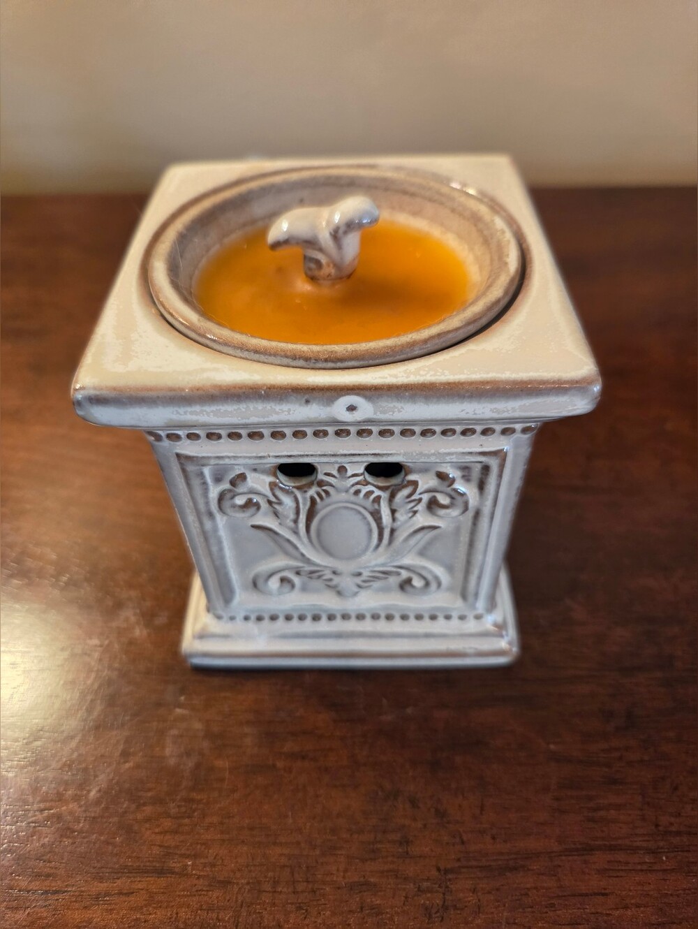 Off White Ceramic Square Pillar Wax Warmer Night Light w/ Removeable Lid Decor